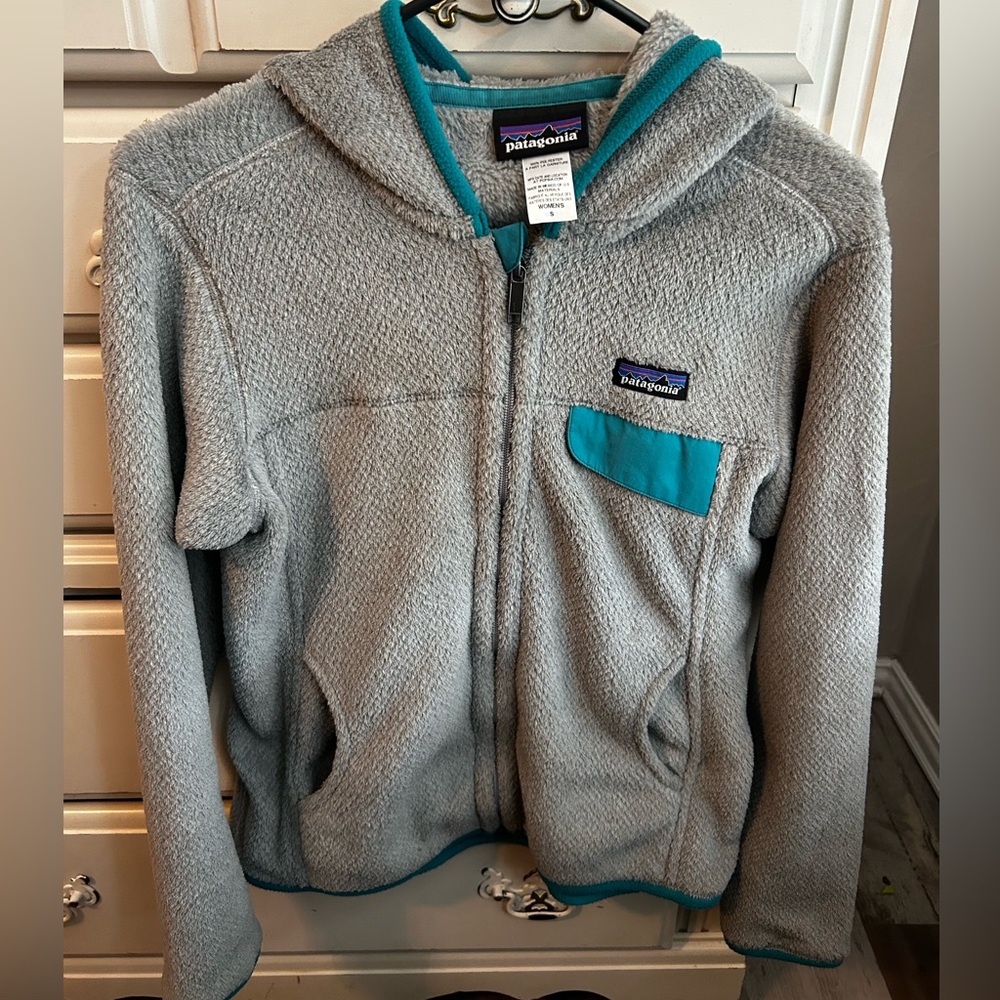 Patagonia Women’s Gray and Teal Fleece Jacket